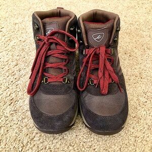 Easy Sprit “Evienne” lace up hiking boot. Size 9.5 M. New w/out Box